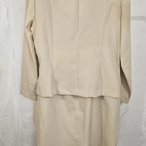 Elegant Cream Women's Blazer #193 - Picture 5 of 11